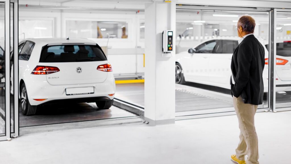 woehr_combilift_carparkingsystem_autoparksystem.jpg