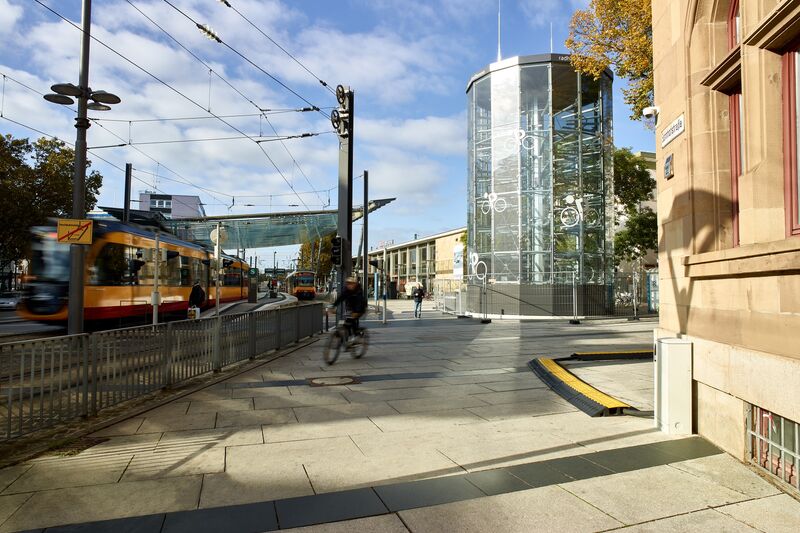 Système de stationnement automatique pour vélos à la gare de Heilbronn