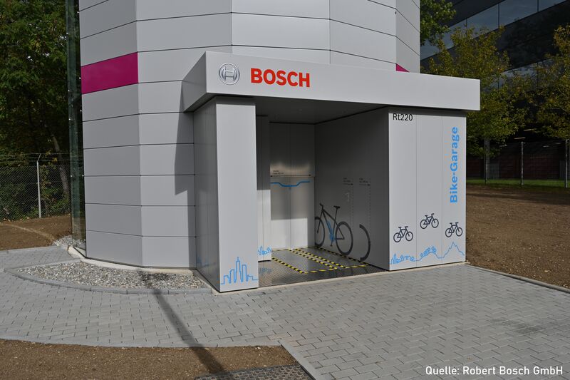 Foto de la zona de entrada del sistema de aparcamiento para bicicletas