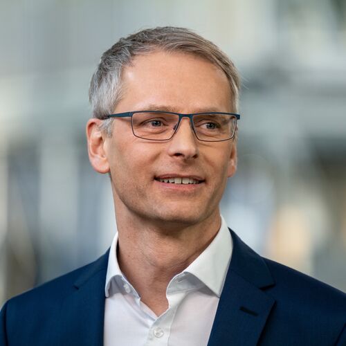 Portraitfoto von Axel Petrak, dem CTO von WÖHR Autoparksysteme