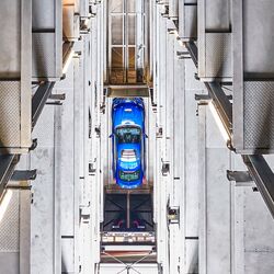 Vista aérea de los distintos niveles de un sistema de aparcamiento