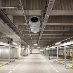Übersicht über die WÖHR Combilifte in der Tiefgarage in der Totalansicht