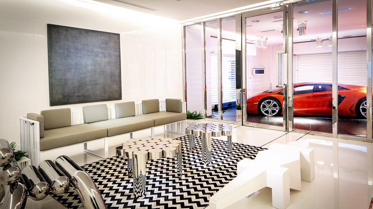 La vista desde el salón, con el coche en el Skygarage al fondo