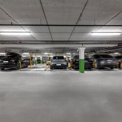 Las plataformas de aparcamiento 601 se muestran desde la parte trasera.
