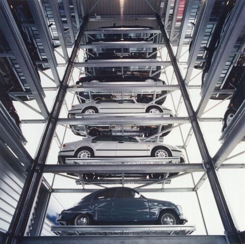 Picture of the WÖHR CAR DISPLAY TOWER with cars stacked on top of one another