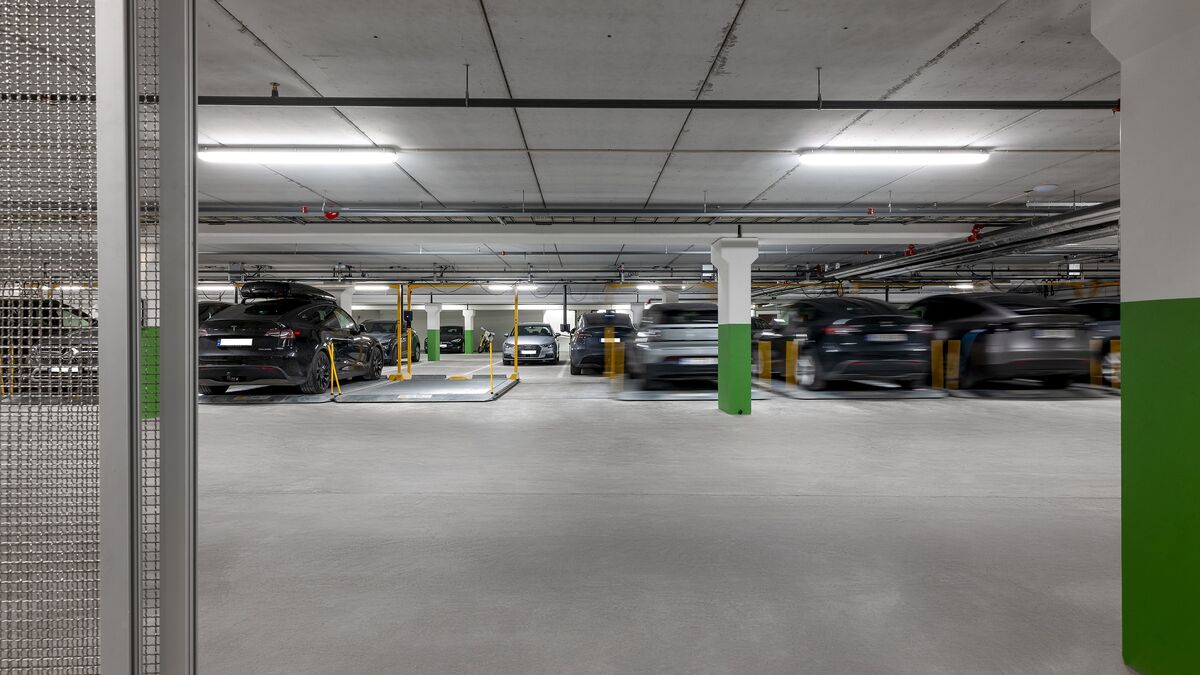 Las plataformas de aparcamiento 601 se muestran desde la parte trasera.