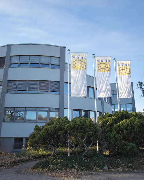 Vista exterior del edificio corporativo de WÖHR Autoparksysteme
