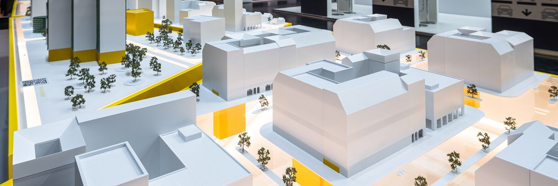 Ausschnitt aus einem Stadtmodell mit mehreren Gebäuden und gemodellierten Parksystemen