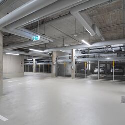Vue d'ensemble des ascenseurs combinés WÖHR dans le parking souterrain (vue d'ensemble)