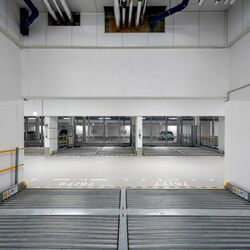 Vista general de los sistemas de aparcamiento en el aparcamiento subterráneo