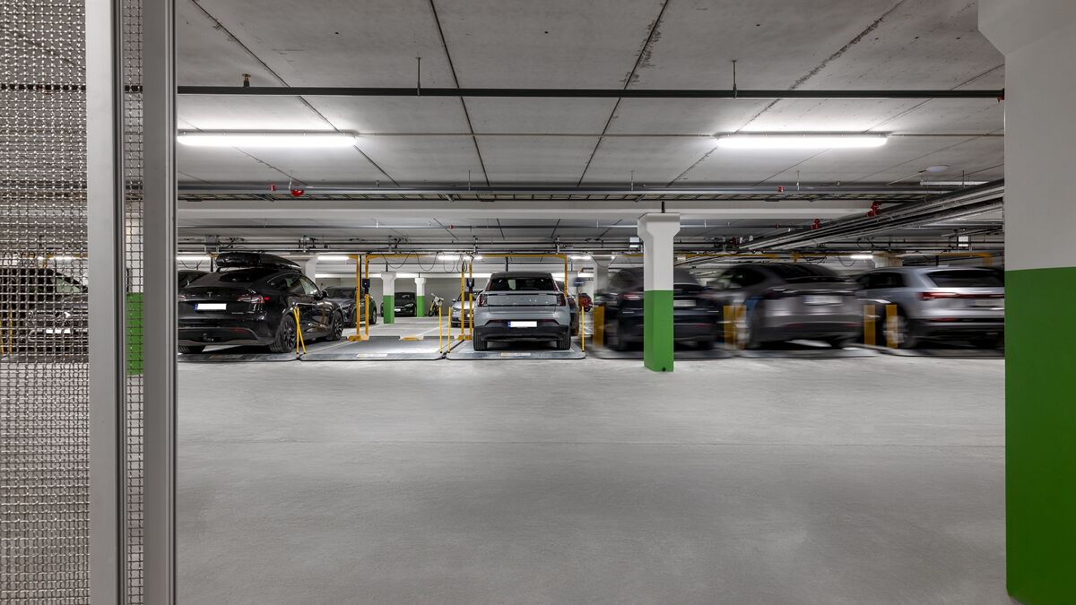 Las plataformas de aparcamiento 601 se muestran desde la parte trasera.