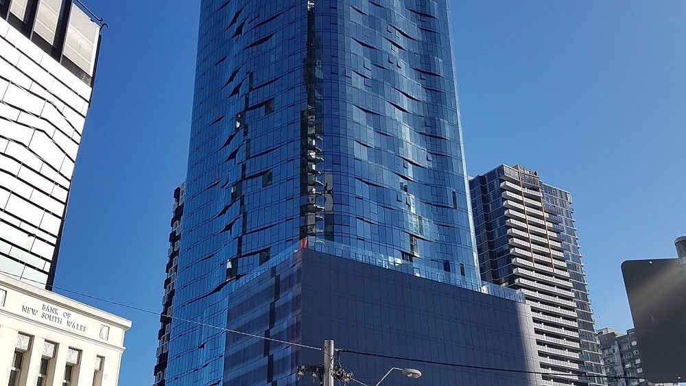 Vue extérieure du bâtiment Shadow Play dans le centre-ville de Melbourne