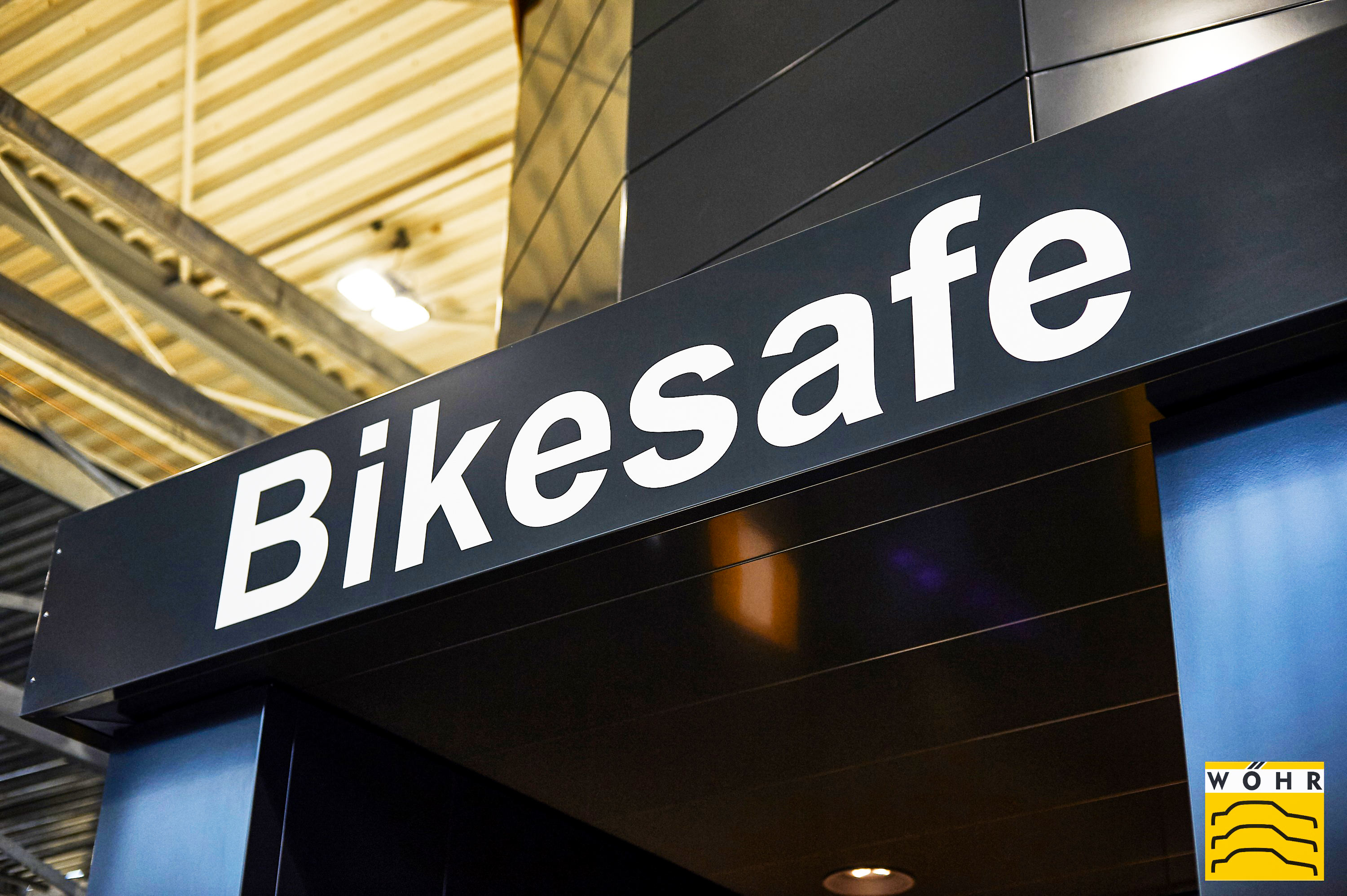 Foto des Einfahrtsbereich des Fahrradparksystems