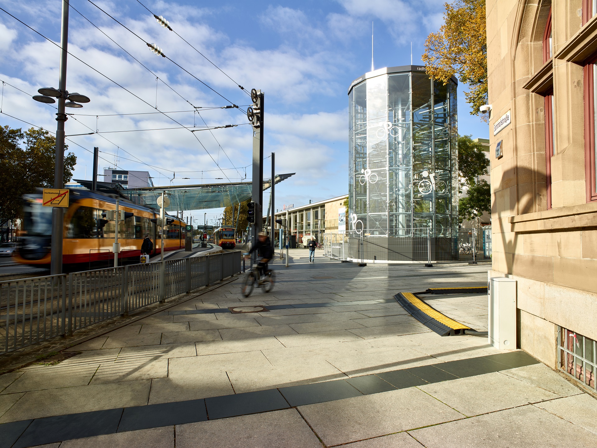 Système de stationnement automatique pour vélos à la gare de Heilbronn
