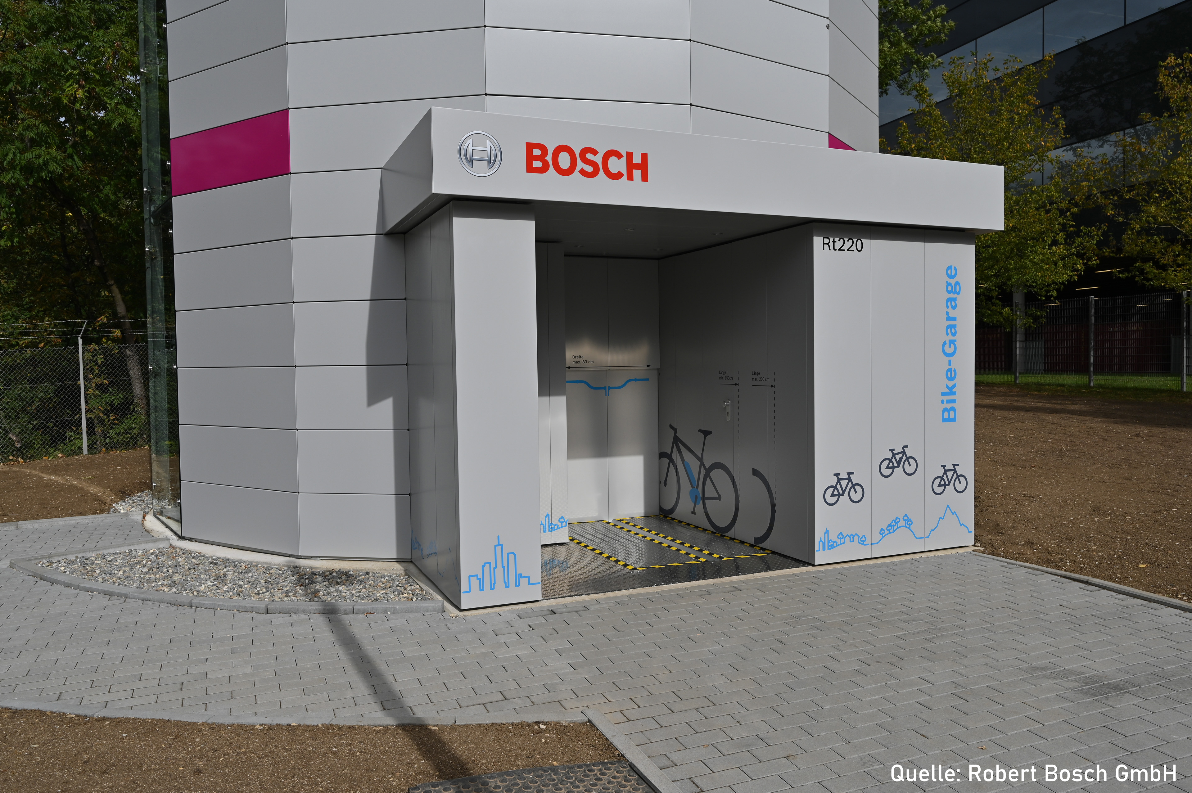 Foto des Einfahrtsbereich des Fahrradparksystems